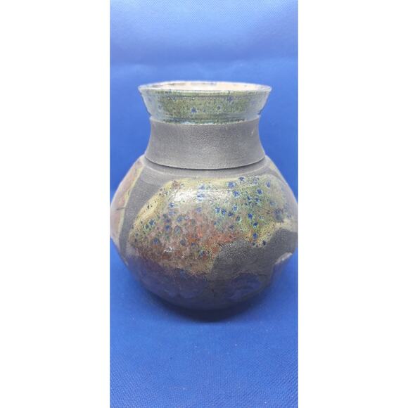 Fired Copper Raku Art Pottery Vase w/Tassel- Artist Signed "LEE" Mint Condition - Picture 3 of 11